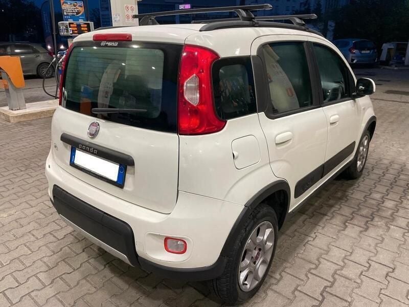 Usata Fiat Panda 4x4 S 75 CV (55 kW) 2012 Bianco Utilitaria