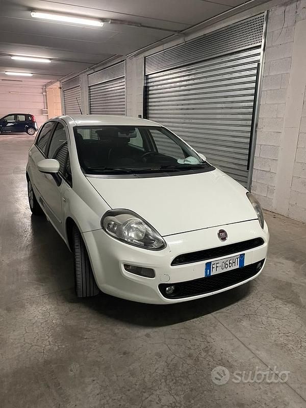 Usata 2016 Fiat Punto Tre volumi | 3800 € (Buon prezzo) - Immagine 1/4