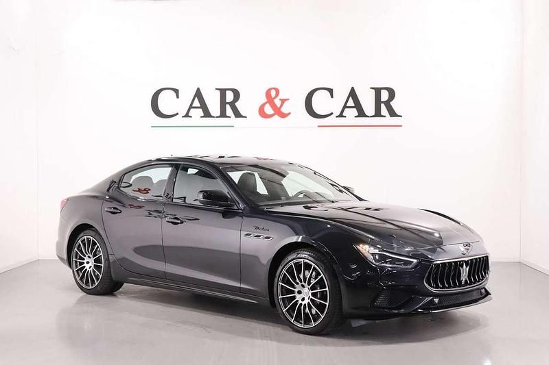 Usata Maserati Ghibli 430 CV (316 kW) 2024 Grigio maratea metallescente Coupé