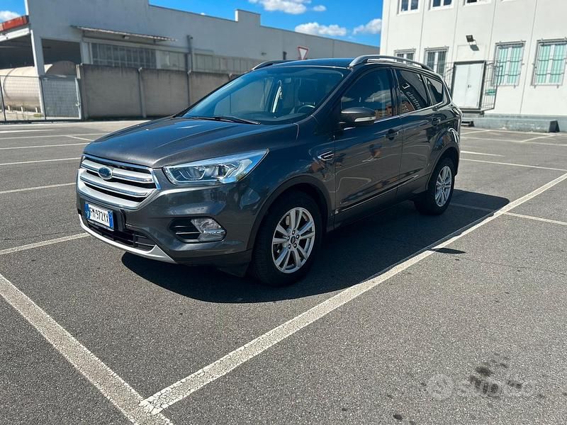 Usata Ford Kuga Business Edition 120 CV (88 kW) 2017 Grigio SUV