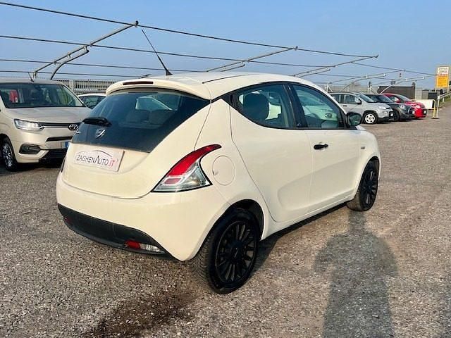 Usata Lancia Ypsilon S 69 CV (50 kW) 2019 Bianco