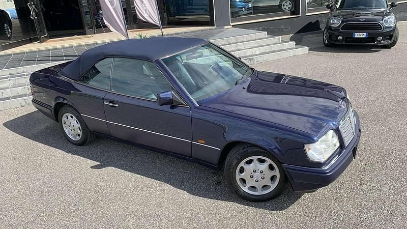 Usata Mercedes 200 136 CV (100 kW) 1995 Blu/azzurro Cabrio