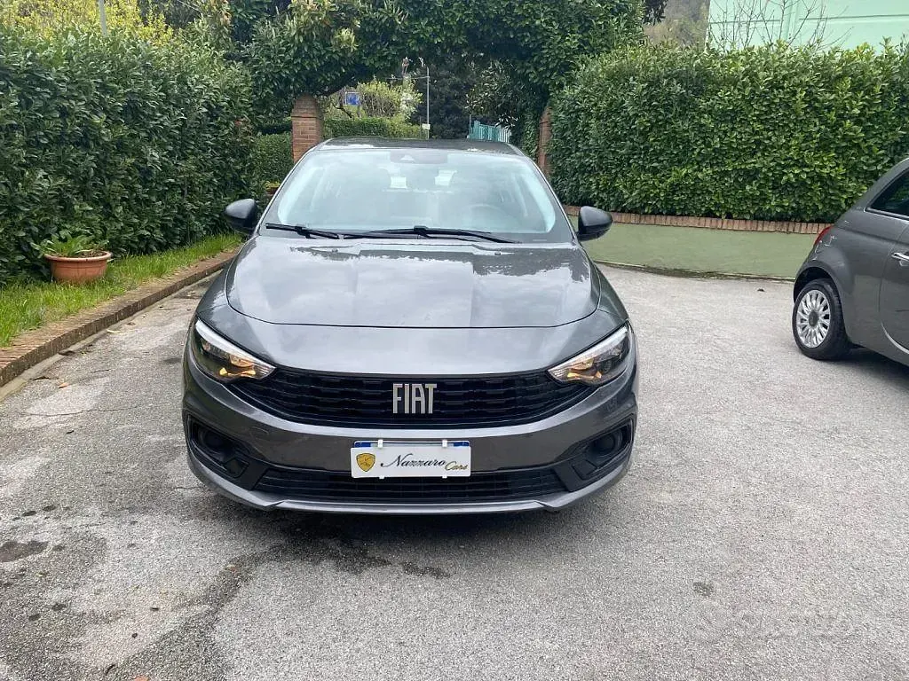 Usata Fiat Tipo 101 CV (74 kW) 2023 Grigio scuro metallizzato Berlina