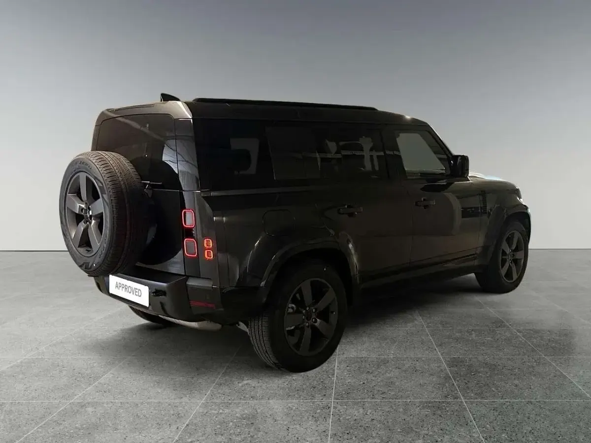 Usata Land Rover Defender SE Dynamic 200 CV (147 kW) 2026 Carphatian grey SUV