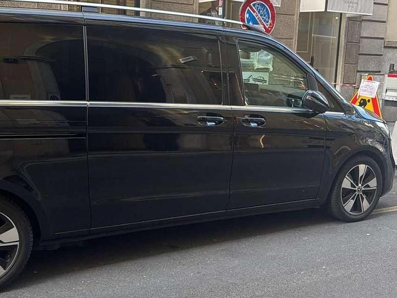 Usata Mercedes V300 Premium 190 CV (139 kW) 2023 Nero Monovolume