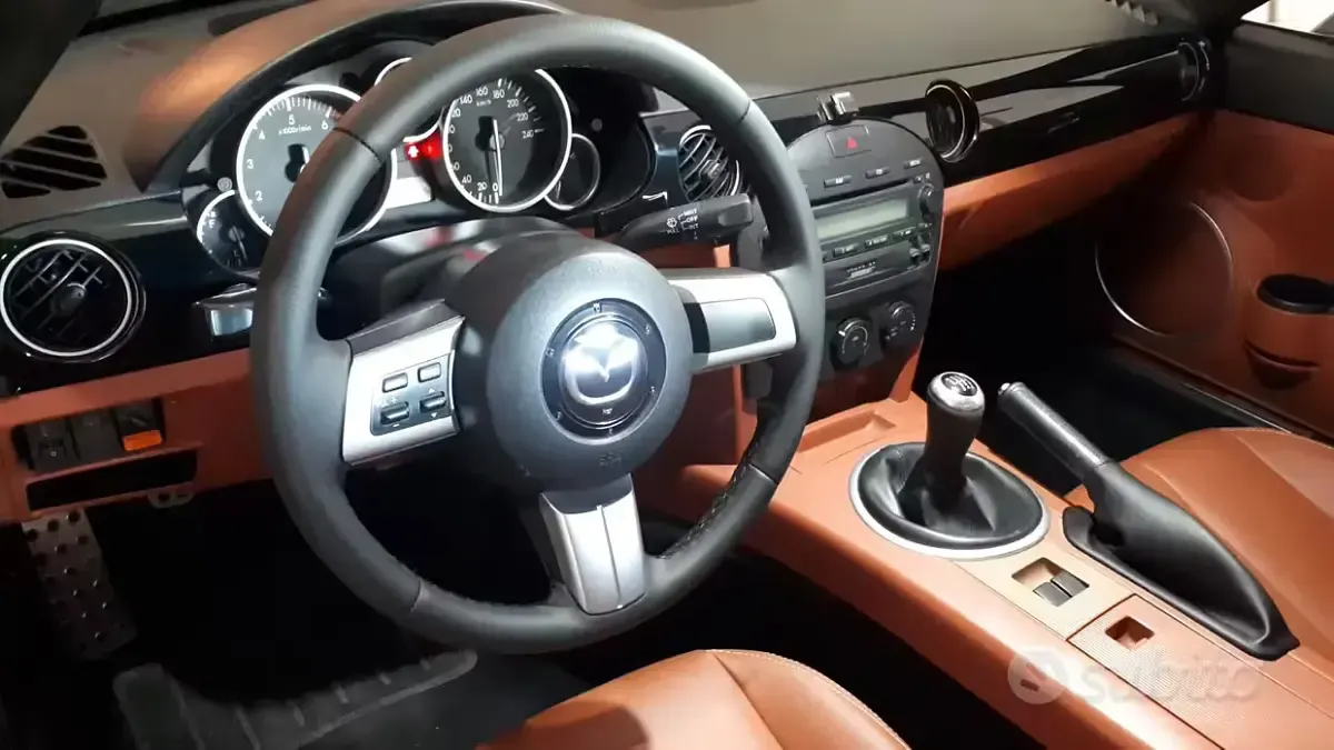 Usata Mazda MX5 160 CV (117 kW) 2007 Bluazzurro Cabrio