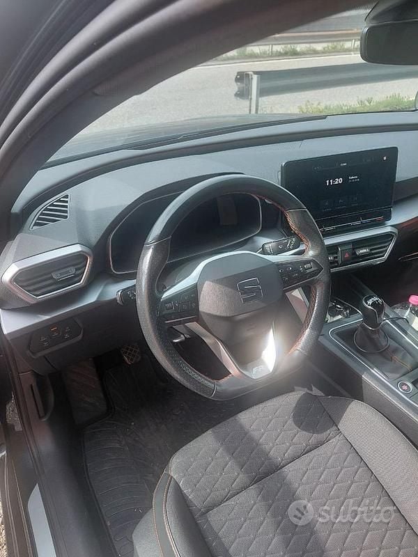 Usata Seat Leon FR 131 CV (96 kW) 2022 Grigio Station wagon