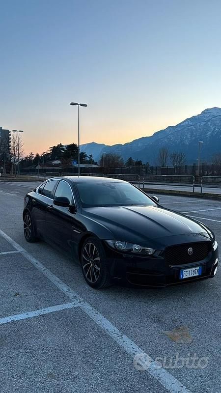 Usata Jaguar XE Business Edition 180 CV (132 kW) 2016 Nero Berlina