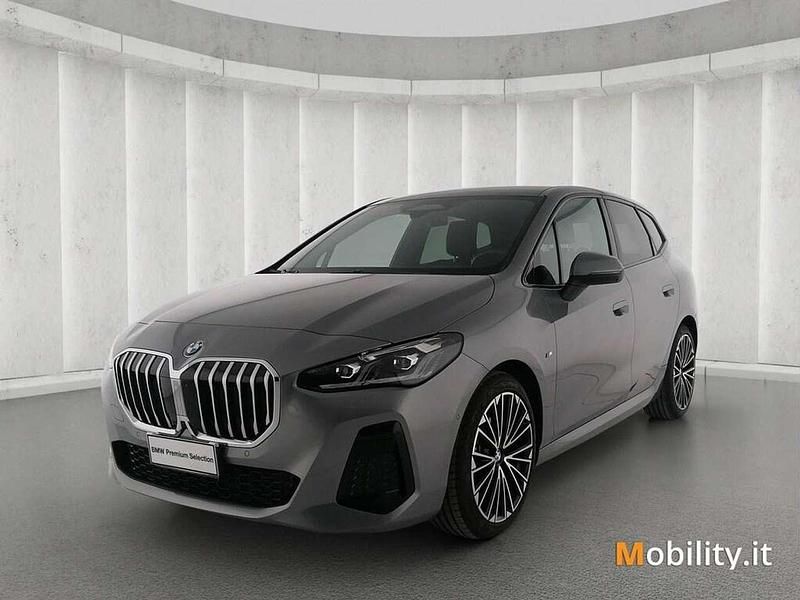 Skyscraper grey metallic Usata 2024 BMW 218 Active Tourer Comfort Edition Monovolume | 34.900 € (Cara) - Immagine 1/4