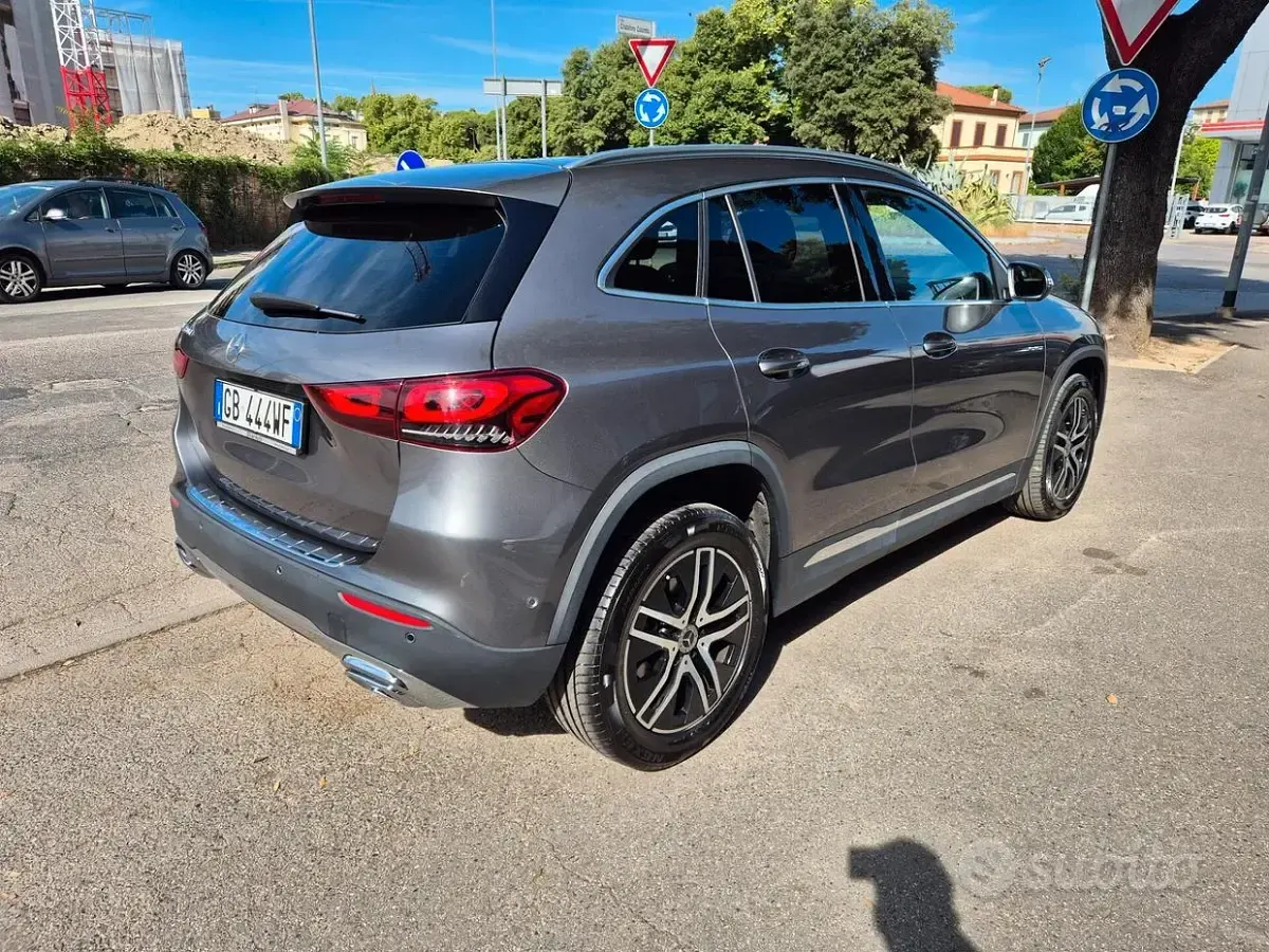 Usata Mercedes GLA180 Business 116 CV (85 kW) 2020 Grigio SUV