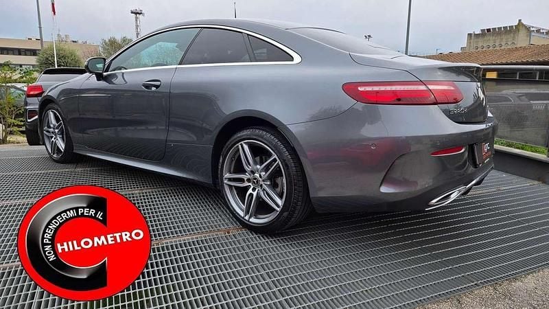 Grigio scuro Usata 2017 Mercedes E220 Premium Coupé | 27.500 € (Ottimo prezzo) - Immagine 1/4