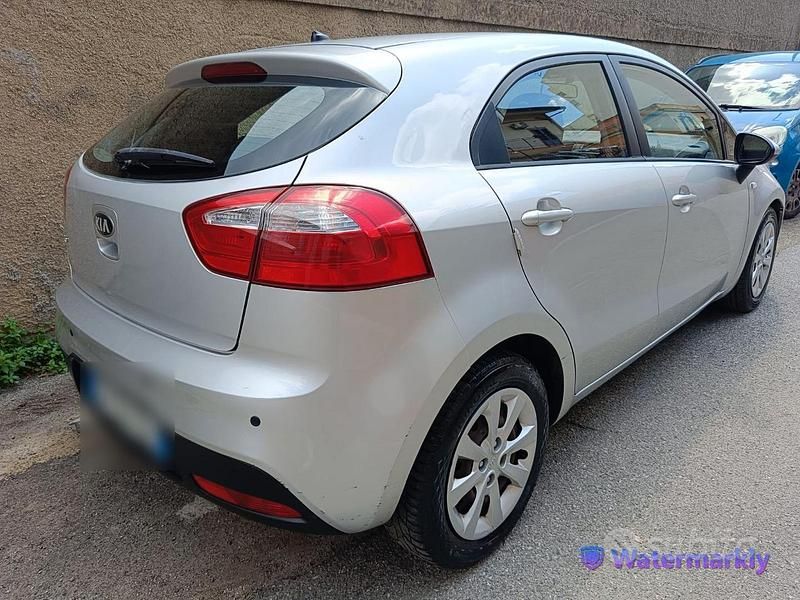 Usata Kia Rio 85 CV (62 kW) 2014 Grigio Berlina
