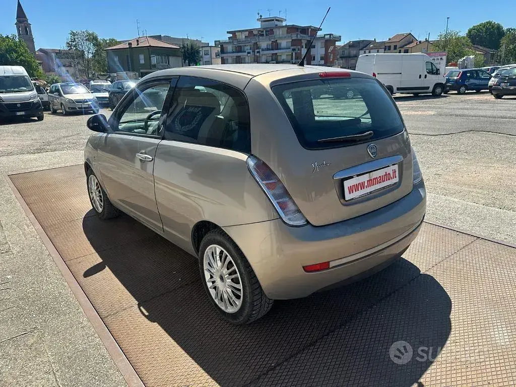 Usata Lancia Ypsilon 60 CV (44 kW) 2010 Grigio Utilitaria