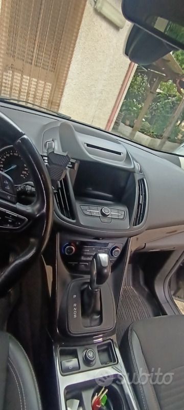 Usata Ford Kuga 150 CV (110 kW) 2017 Grigio SUV