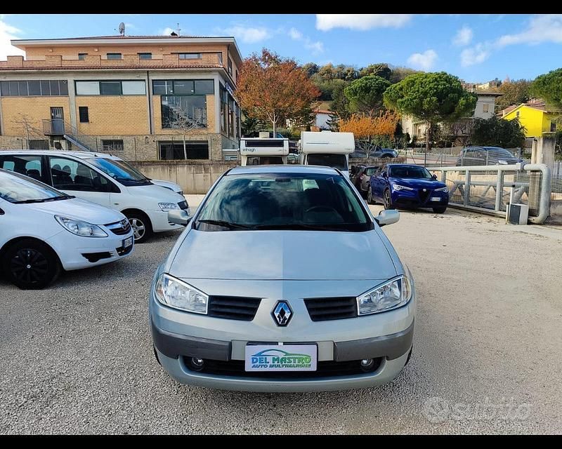 Usado Renault Mégane II Sportway 100 CV (73 kW) 2006 Gris Berlina
