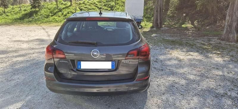 Usata Opel Astra 110 CV (80 kW) 2011 Grigio Station wagon
