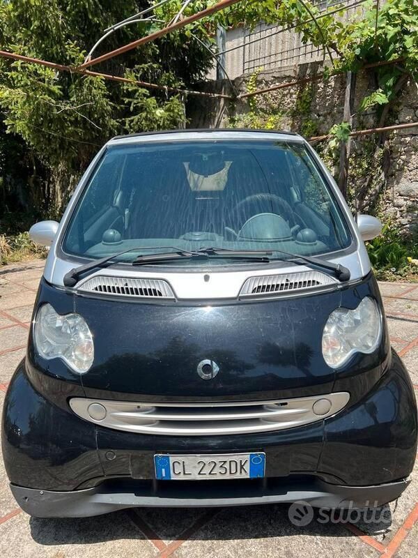 Usata 2003 Smart ForTwo Coupé Due volumi | 1600 € (Ottimo prezzo) - Immagine 1/4