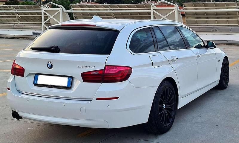Usata BMW 520 Luxury Line 184 CV (135 kW) 2015 Station wagon