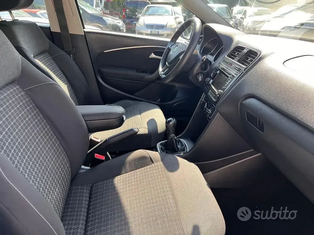 Usata VW Polo Comfortline 75 CV (55 kW) 2016 Grigio Utilitaria