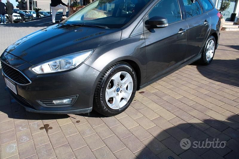 Usata Ford Focus Titanium 120 CV (88 kW) 2015 Grigio Station wagon