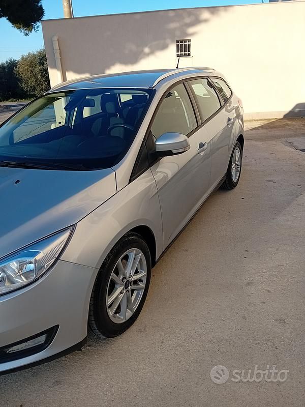Usata Ford Focus 120 CV (88 kW) 2015 Grigio Station wagon