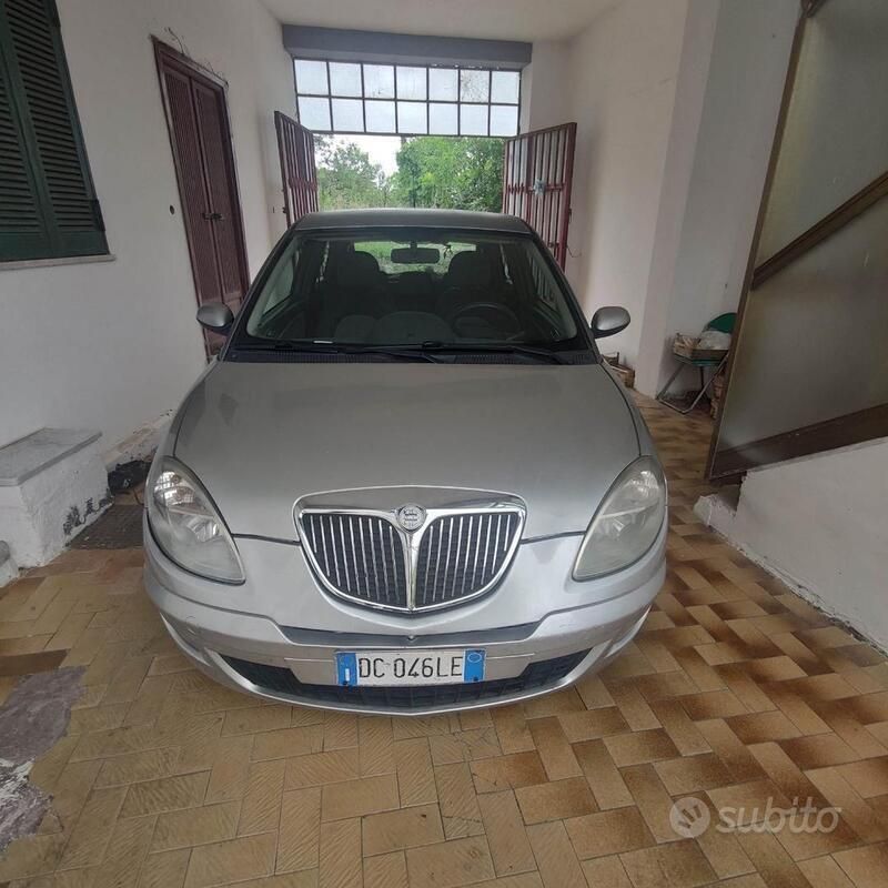 Usata Lancia Ypsilon 69 CV (50 kW) 2006 Grigio Utilitaria