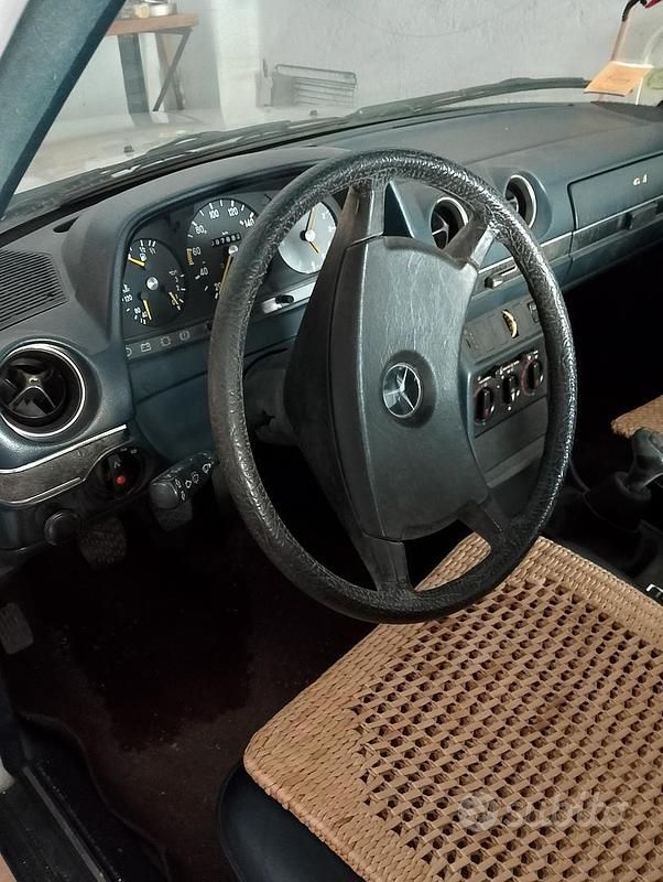 Usata Mercedes 200 109 CV (80 kW) 1981 Bianco Berlina