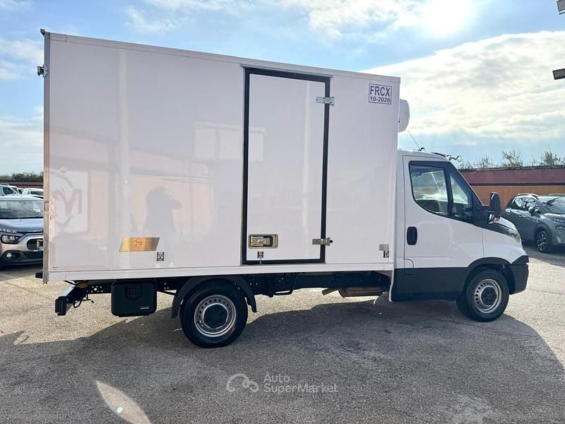 Usata Iveco Daily 156 CV (114 kW) 2017 Bianco Furgone