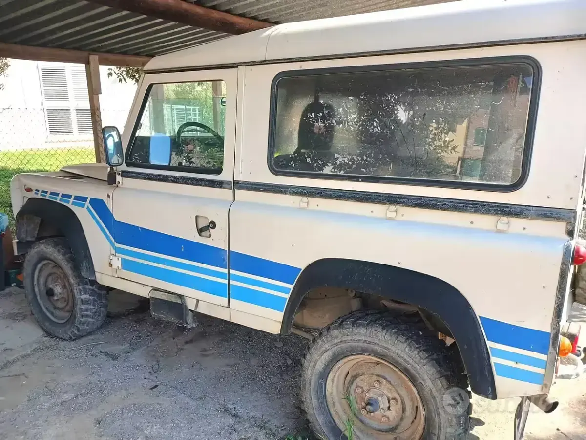 Usata Land Rover Defender 68 CV (50 kW) 1985 Bianco SUV