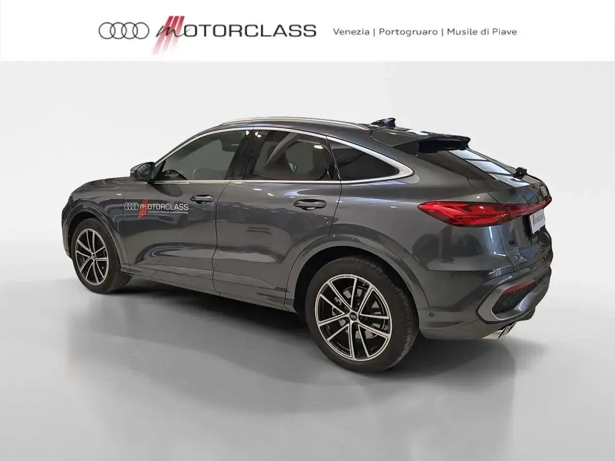 Usata Audi Q5 Sportback S-Line 204 CV (150 kW) 2025 Grigio SUV