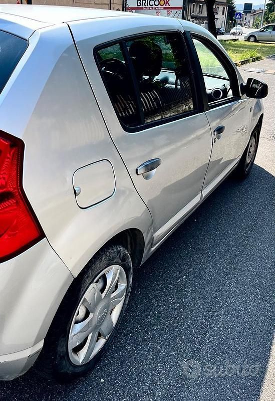 Usata Dacia Sandero 75 CV (55 kW) 2008 Grigio Monovolume