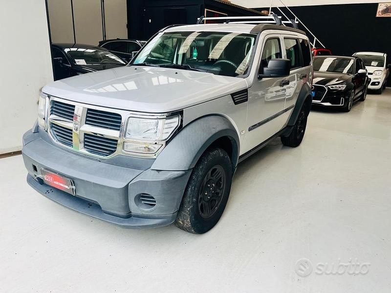 Usata Dodge Nitro SE 177 CV (130 kW) 2008 Grigio SUV