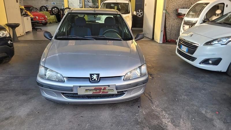 Usata Peugeot 106 50 CV (36 kW) 2000 Argento Utilitaria