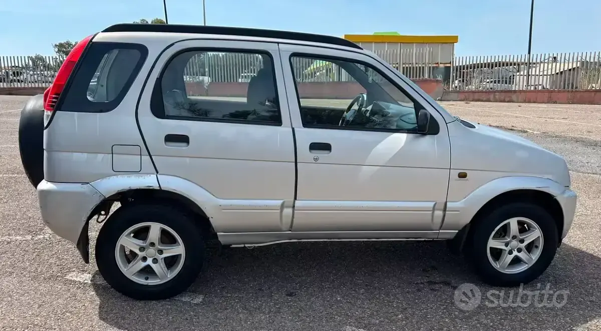 Usata Daihatsu Terios 86 CV (63 kW) 2003 SUV