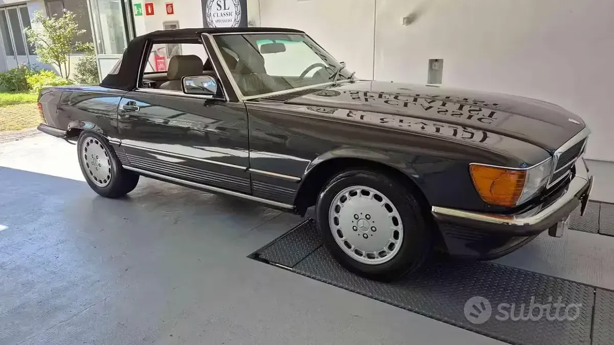 Usata Mercedes 560 245 CV (180 kW) 1986 Nero metallizzato metallizzato Cabrio