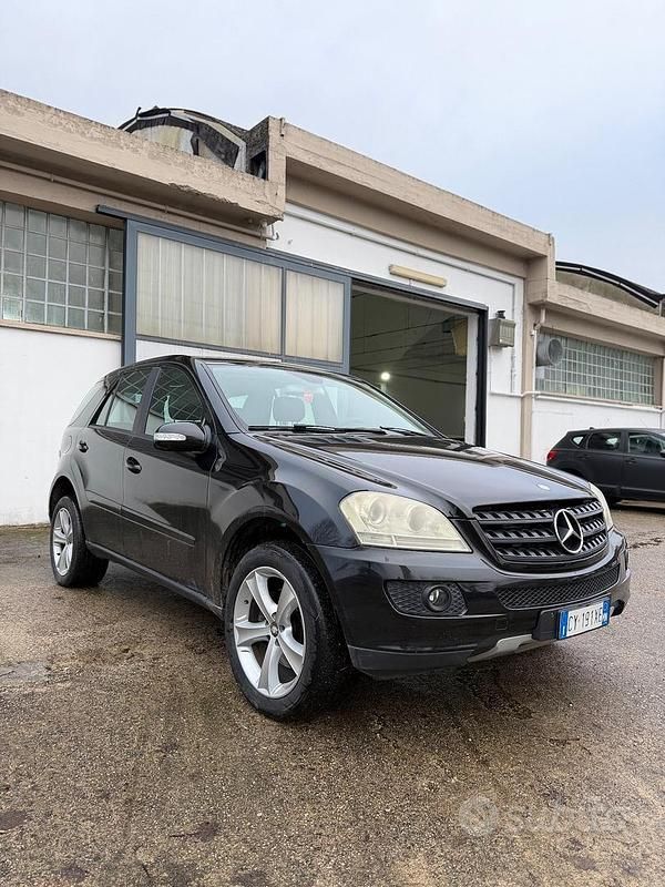 Usata Mercedes ML320 224 CV (164 kW) 2006 Nero SUV