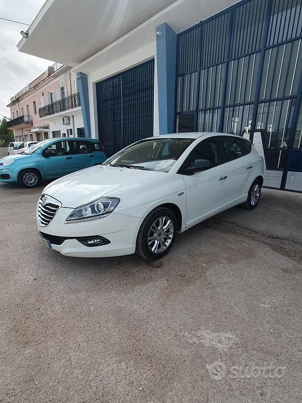 Usata Lancia Delta 105 CV (77 kW) 2014 Bianco Utilitaria