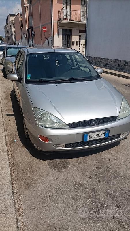 Usata Ford Focus Zetec 2001 Grigio Berlina