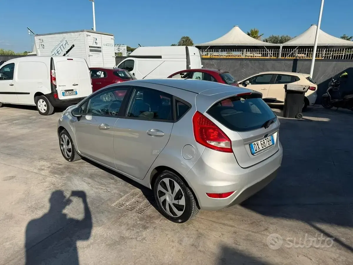 Usata Ford Fiesta Titanium 97 CV (71 kW) 2009 Grigio Berlina