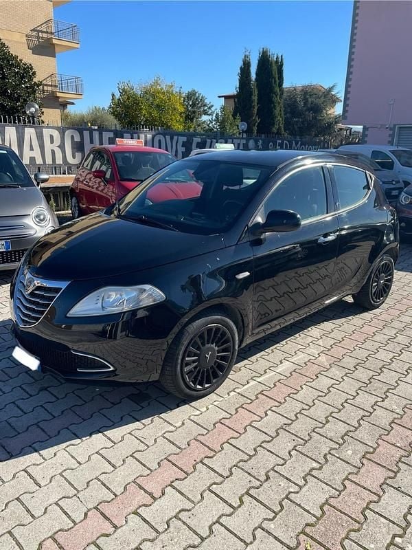 Usata Lancia Ypsilon S 95 CV (69 kW) 2012 Nero Utilitaria