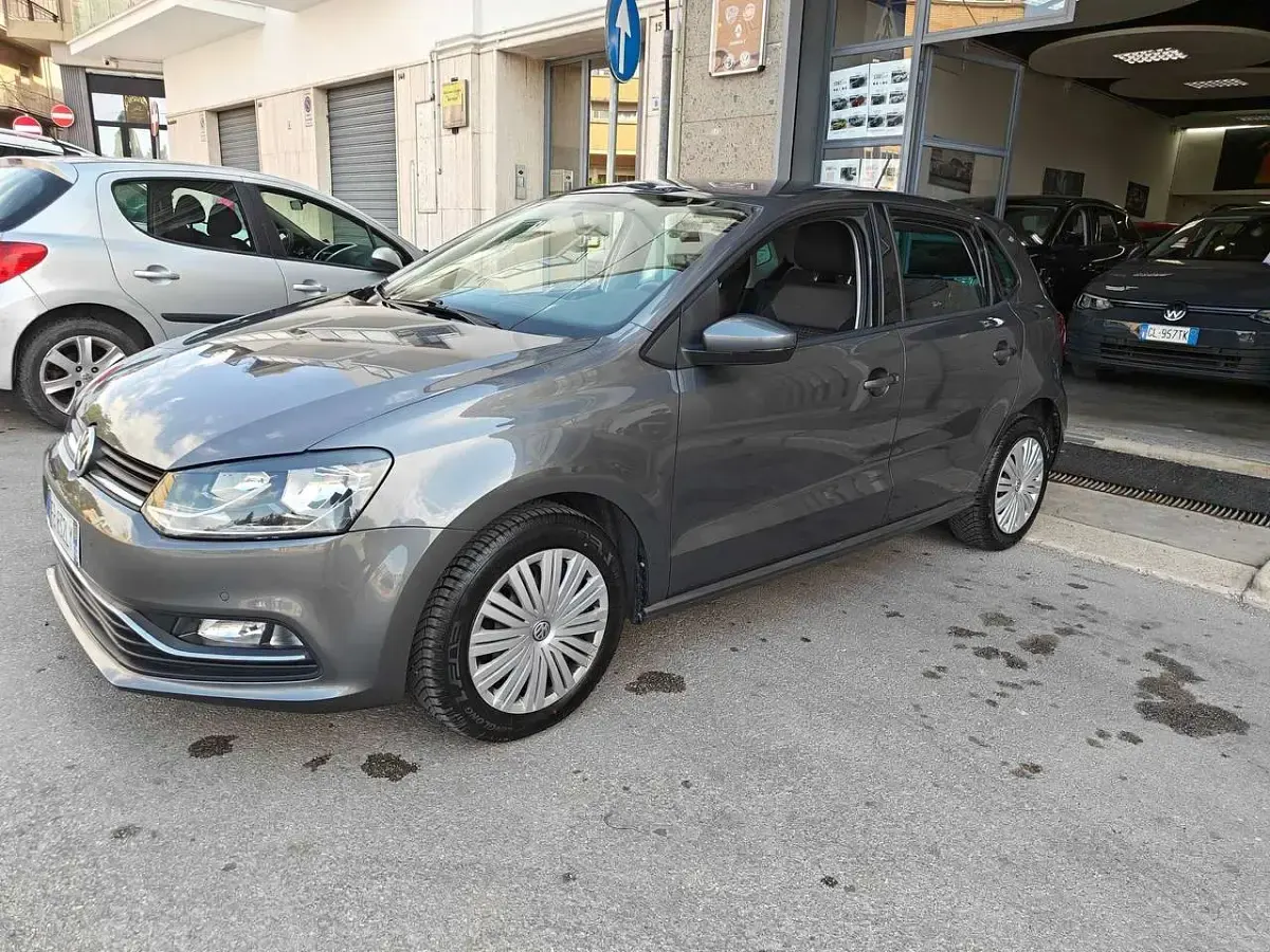 Usata VW Polo Trendline 75 CV (55 kW) 2016 Grigio Berlina