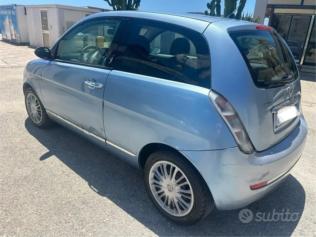 Usata Lancia Ypsilon 69 CV (50 kW) 2007 Bluazzurro Utilitaria