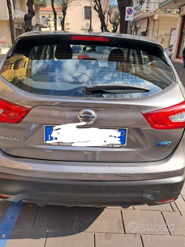 Usata Nissan Qashqai Tekna 116 CV (85 kW) 2016 Grigio SUV