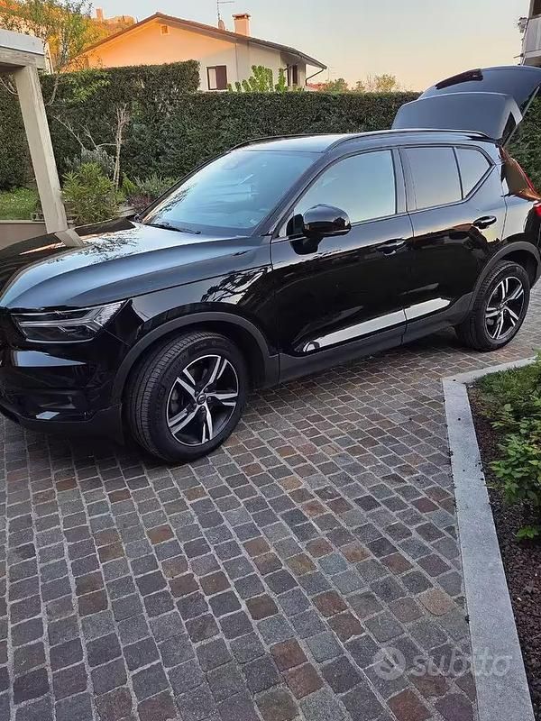 Usata Volvo XC40 150 CV (110 kW) 2019 Nero SUV