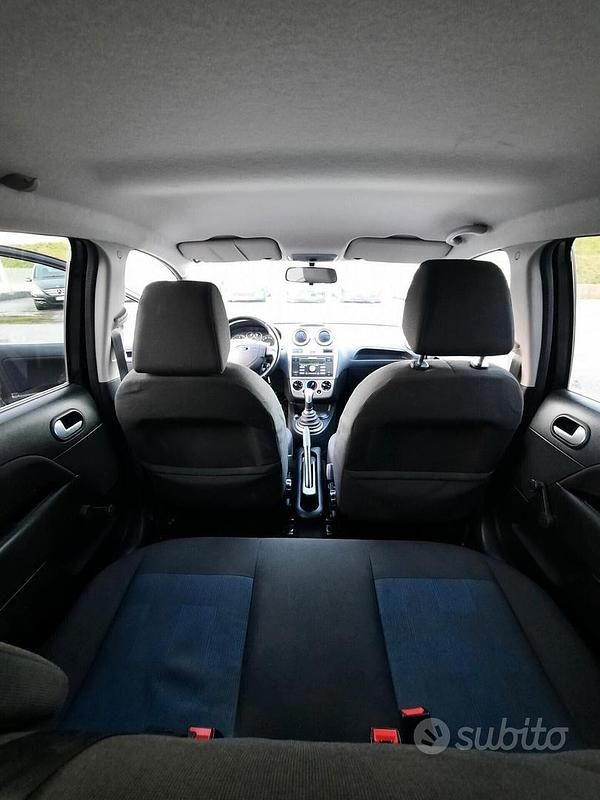 Usata Ford Fiesta Ghia 67 CV (49 kW) 2007 Nero Utilitaria