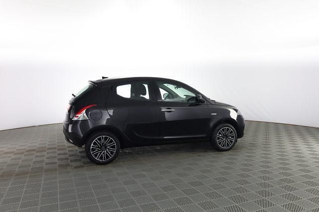 Usata Lancia Ypsilon Gold 69 CV (50 kW) 2022 Nero vulcano Utilitaria