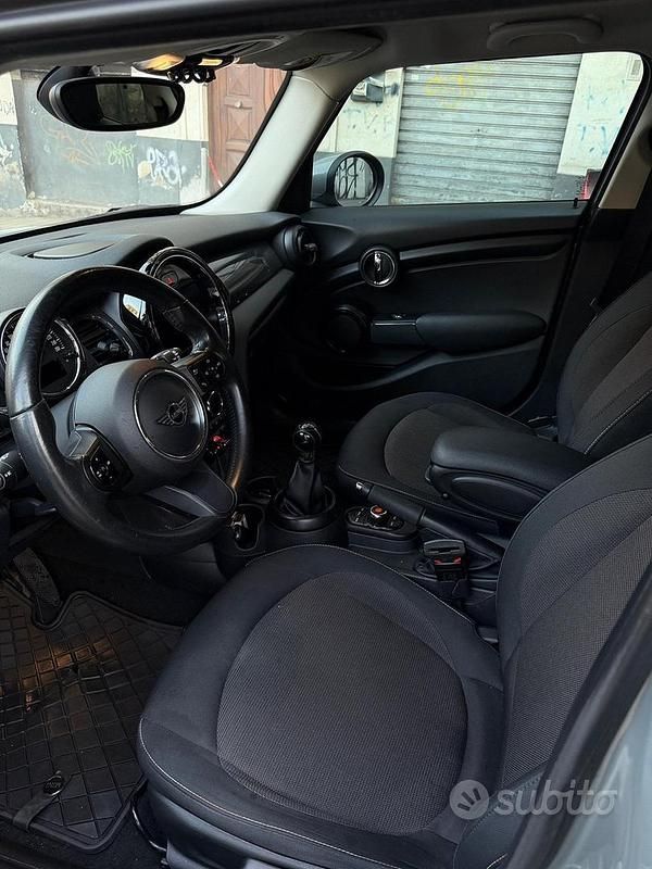 Usata Mini ONE 75 CV (55 kW) 2022 Grigio Utilitaria
