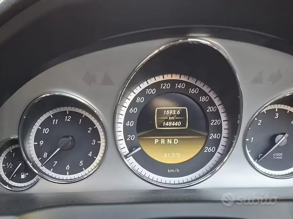 Usata Mercedes E220 170 CV (125 kW) 2012 Grigio Cabrio