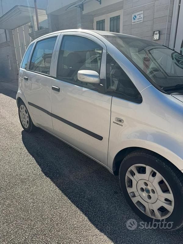 Usata Fiat Idea 90 CV (66 kW) 2008 Grigio Monovolume