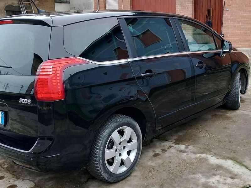Usata Peugeot 5008 150 CV (110 kW) 2012 Nero Monovolume